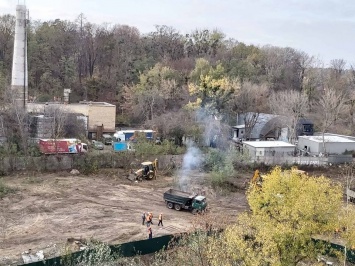 Протестующие против застройки Кристеровой горки перекрыли улицу Вышгородскую