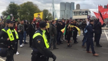 Сотни курдов в Нидерландах снова митинговали против вторжения Турции в Сирию