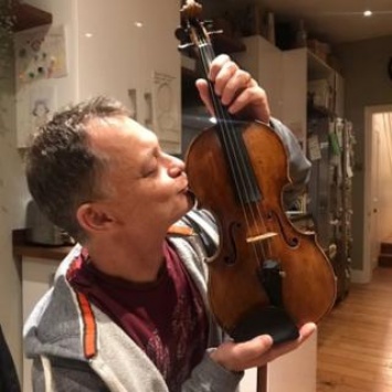 Музыканту вернули забытую им скрипку стоимостью 320 тыс. долларов (фото)