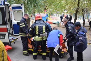 Николаевские спасатели взломали дверь, чтобы помочь пенсионерке