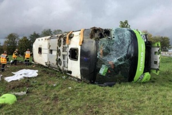 Во Франции разбился автобус с россиянами: опубликованы фото ДТП