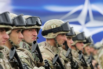 Танки НАТО подобрались к границе РФ, гремят взрывы: кадры, от которых Путин будет в ярости