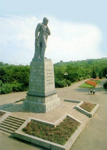 Памятник Шевченко на Монастырском острове отмечает юбилей