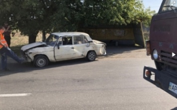 В Бердянске водитель "Жигулей" влетел в грузовик из-за отказавших тормозов