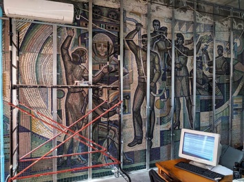 Главный художник Днепра рассказал о судьбе мозаики в "Укрпочте"
