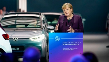 Меркель посетила завод Volkswagen и рассказала о планах по электрокарам