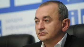 Экс-главный прокурор Матиос сбежал: журналисты засекли его в аэропорту "Киев"