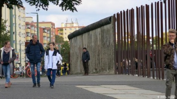 Берлинской стены давно нет, но немцы на востоке и западе до сих пор плохо понимают друг друга