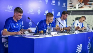 Футболисты "Динамо" в Киеве провели встречу с болельщиками