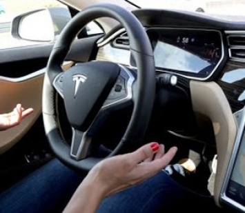 Автопилот Tesla научился распознавать дорожные конусы