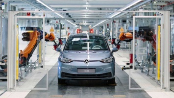 Volkswagen запустил производство бюджетного электромобиля: видео