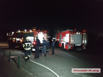 В крупном торговом центре Николаева пожар - эвакуированы сотни покупателей и сотрудников