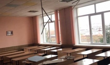 В харьковском колледже во время занятий рухнул потолок: первые подробности