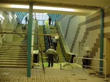 На станции метро "Академгородок" в Киеве, где 16 лет не работают эскалаторы, установят лифты для инвалидов