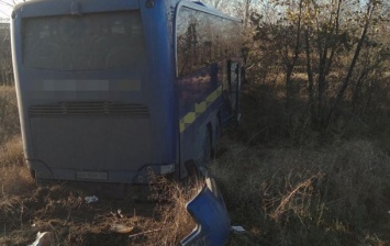 Под Киевом автобус с пассажирами развалил грузовик: обошлось без жертв