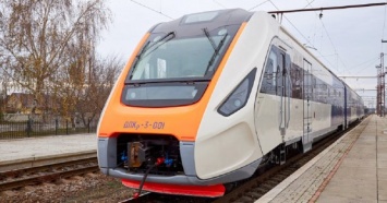 Крюковский вагоностроительный завод выпустил на железную дорогу новый поезд (ФОТО)