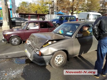 В центре Николаева столкнулись «Тойота» и «Опель»