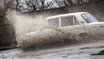 Из-за проливных дождей в Латвии затоплены некоторые автодороги