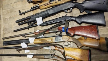 Жители Днепропетровщины добровольно сдали в полицию 396 единиц оружия и более 500 боеприпасов