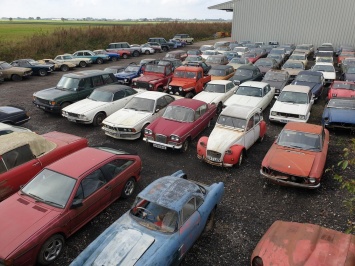 На аукционе продадут случайно найденную коллекцию из 135 классических авто