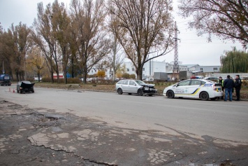 В Днепре на проспекте Хмельницкого столкнулись Skoda и Таврия