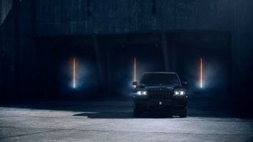 Rolls-Royce представил модернизированный Cullinan Black Blackge