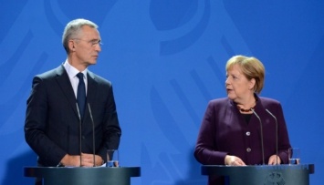 Меркель и Столтенберг не согласны с Макроном, что НАТО находится в "состоянии овоща"