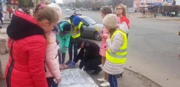 Возьми ребенка за руку: в Кривом Роге правоохранители провели профилактическое мероприятие со школьниками