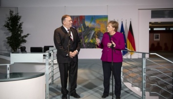 Меркель и Помпео обсуждают российско-украинский и другие конфликты