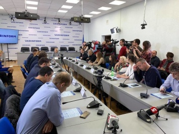 Криворожане обсуждали в Киеве законопроект о защите пленных и пропавших без вести, - ФОТО