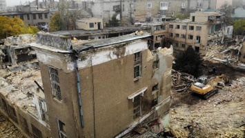 В центре Одессы разбирают бывший ювелирный завод, скоро здесь будет высотка