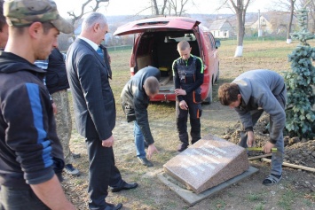 В Ивановке увековечили память жестоко убитой 11-летней Дарьи Лукьяненко