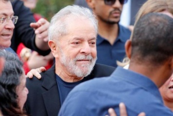 Бывший президент Бразилии Лула да Силва вышел на свободу