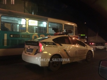 Стекла вдребезги: в центре Харькова машина врезалась в трамвай