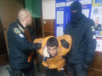 Подозреваемого, который сбежал в Луганской области во время конвоирования в изолятор, задержали - полиция