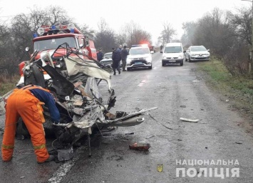 «Автомобиль раздавило»: в ДТП погибли три человека
