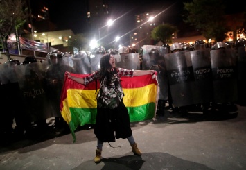 Президент Боливии после протестов согласился на новые выборы