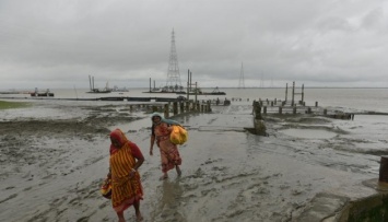 В Бангладеш и Индии жертвами циклона стали уже 11 человек