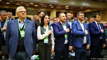 Съезд партии "Слуги народа": без пафоса, шаурмы и президента