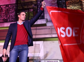 Выборы в Испании: первое место социалистов, успех популистов