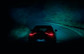 Видео: Aston Martin DBX в движении