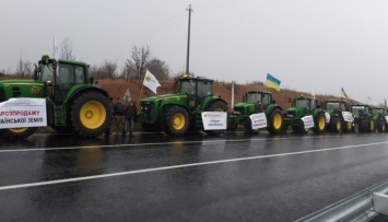 "Нет распродаже земли": аграрии протестуют на главных автомагистралях в 13 областях