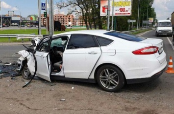 Разлетелись, как «кегли»: в Киеве шумахер на Lexus протаранил пешеходов