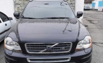 Под Днепром обнаружили элитный автомобиль-двойник (ФОТО)