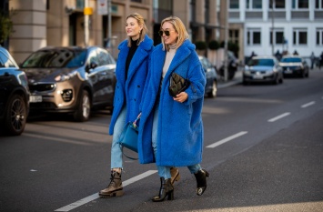 Streetstyle: как носить яркие пальто этой осенью