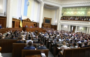 Рада приняла за основу законопроект о разделении должностей политиков и госслужащих