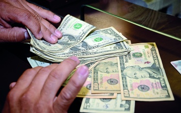 Ждите резких изменений: эксперт рассказал, что будет с долларом на этой неделе