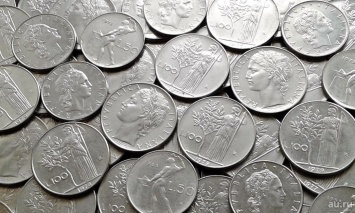 В Италии мэр в знак протеста решил выплатить штраф государству, наполнив мешки монетами