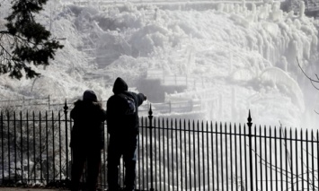 Резкие похолодания в США бьют рекорды, из-за чего погибают люди