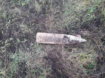 В Днепре житель 12 квартала нашел артиллирейский снаряд: опасная прогулка